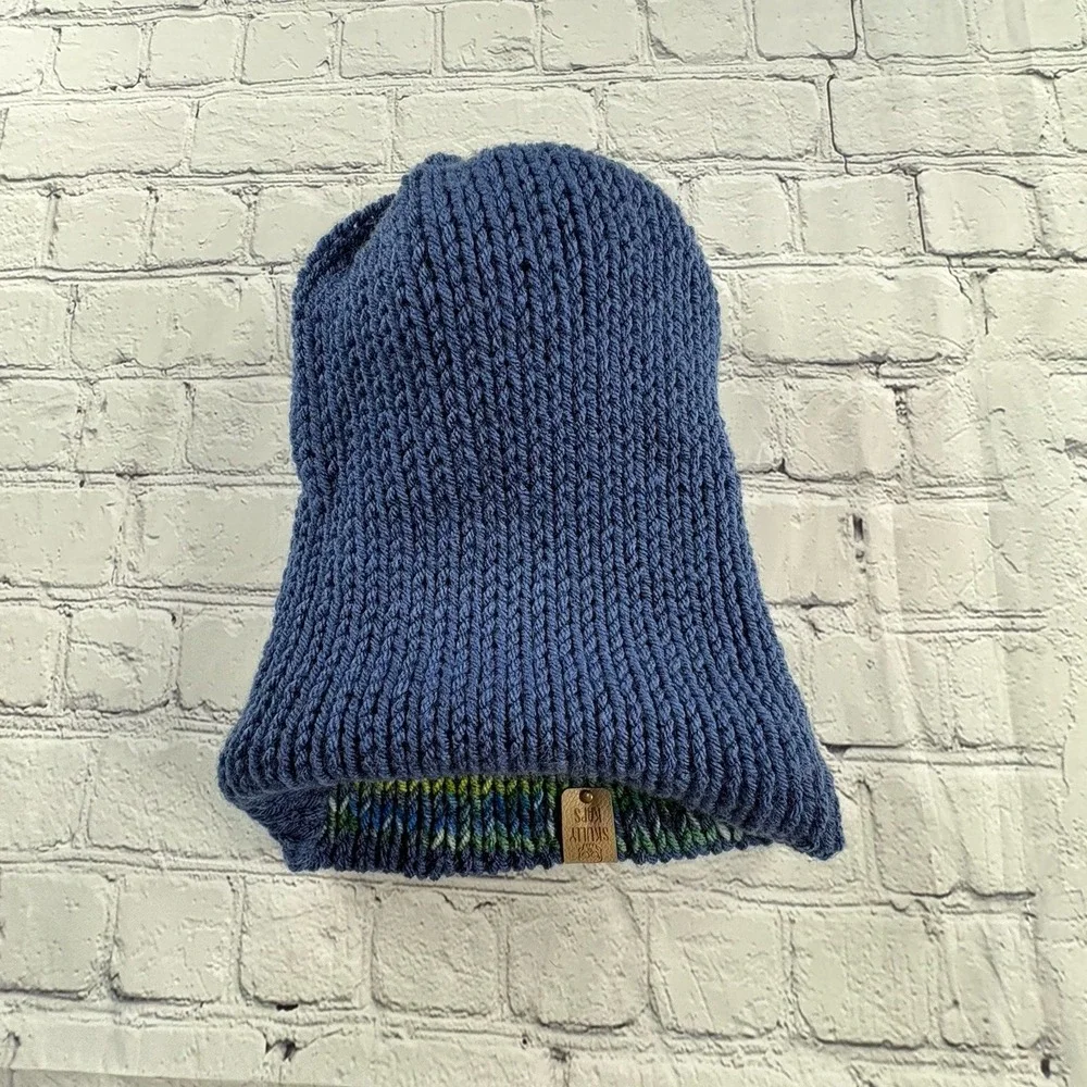 NWT Skully Caps handmade acrylic beanie pom pom